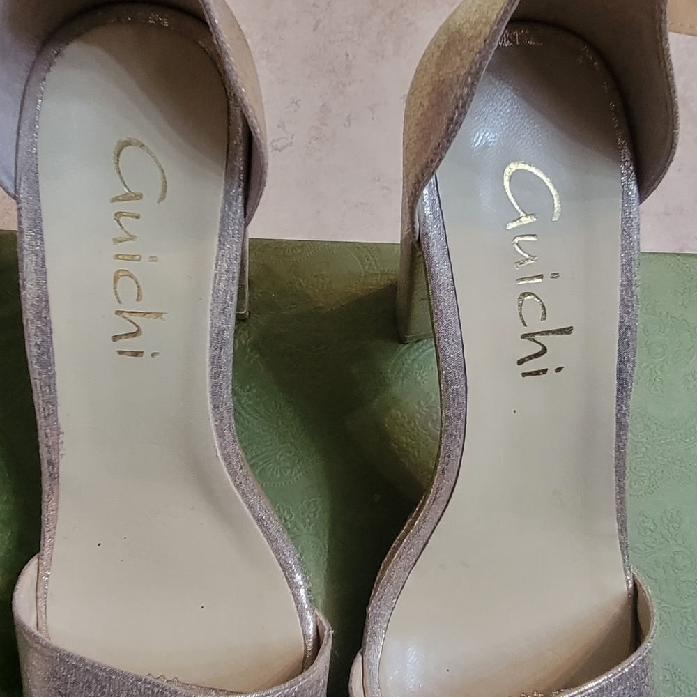 Guichi Metalic Gold Ankle Strap Sandal. - Picture 7 of 9